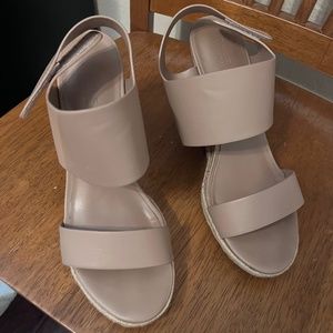 Charles David nude 4.5" heel wedges size 9.5 B